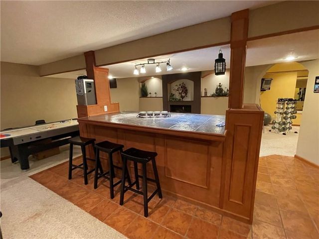 189 Canyon View Drive, Lansing, KS 66043