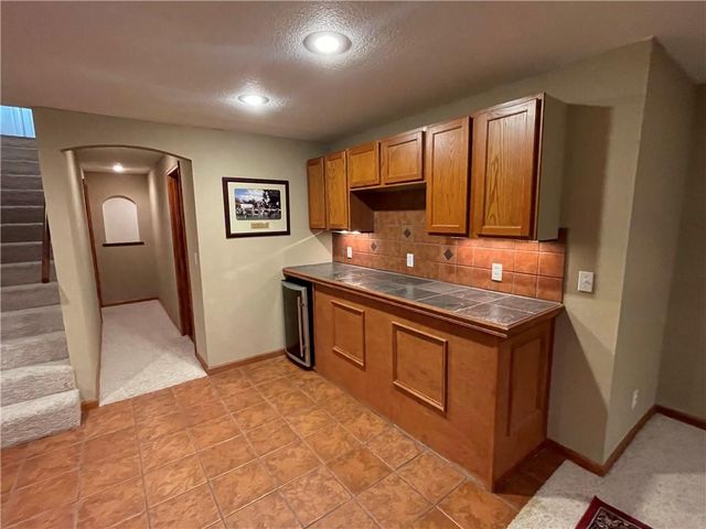 189 Canyon View Drive, Lansing, KS 66043