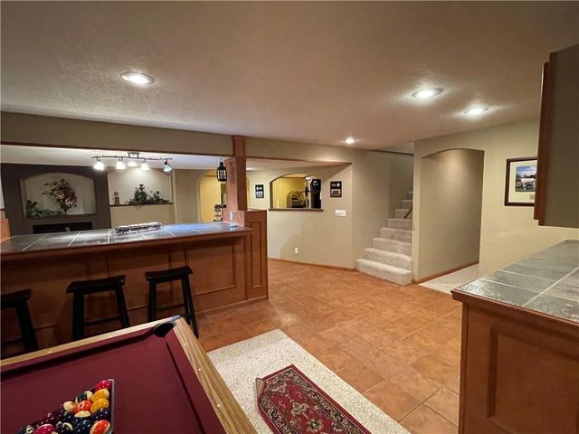 189 Canyon View Drive, Lansing, KS 66043