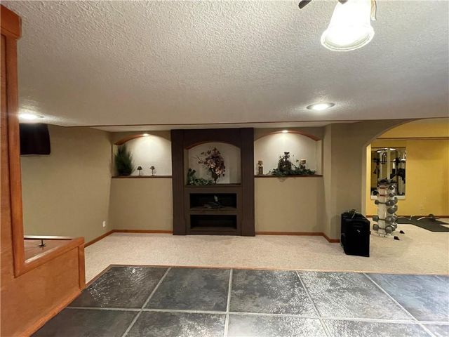 189 Canyon View Drive, Lansing, KS 66043