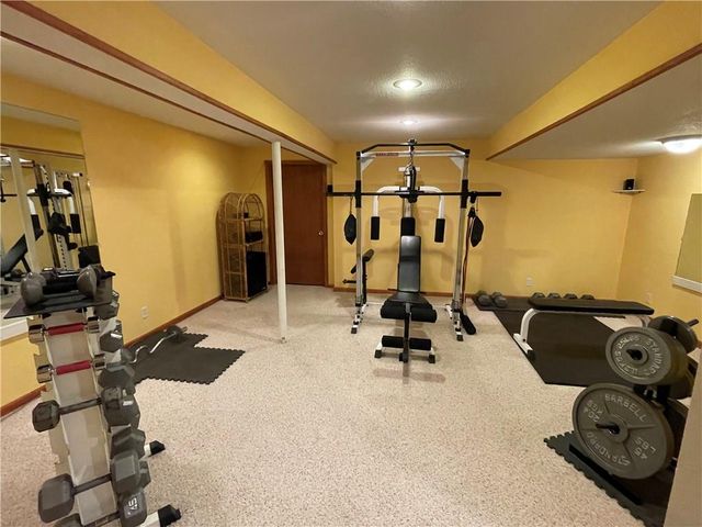 189 Canyon View Drive, Lansing, KS 66043