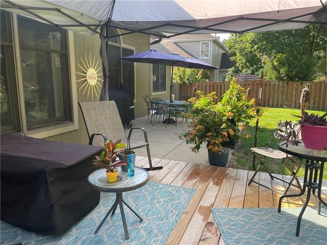 189 Canyon View Drive, Lansing, KS 66043