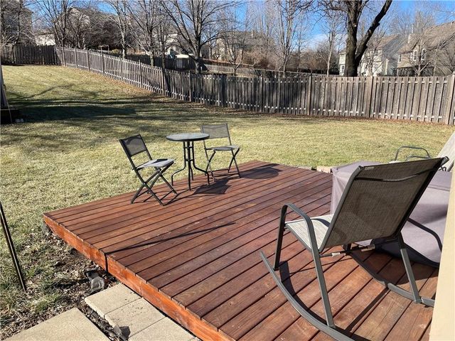 189 Canyon View Drive, Lansing, KS 66043