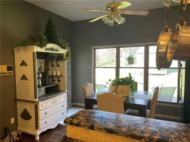 189 Canyon View Drive, Lansing, KS 66043