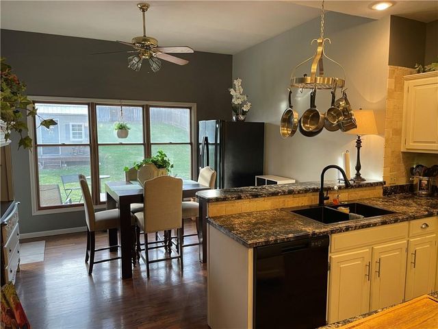 189 Canyon View Drive, Lansing, KS 66043