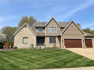 189 Canyon View Drive, Lansing, KS 66043