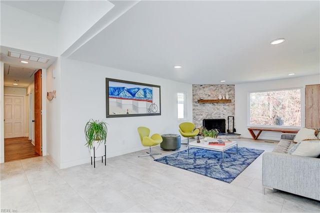 952 Oriole DR, Virginia Beach, VA 23451