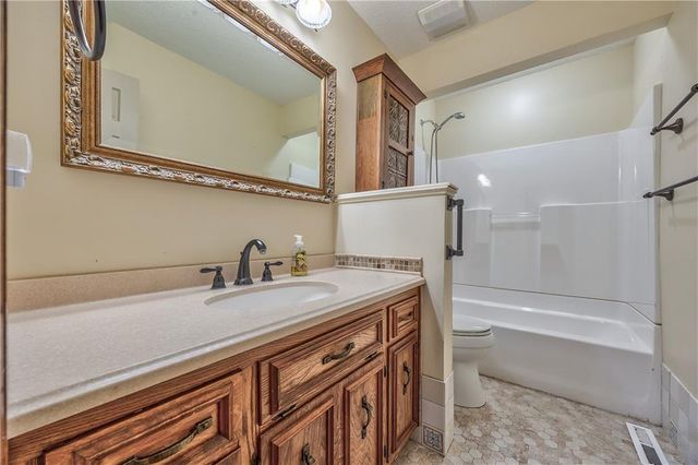 1040 S Wyckford Street, Olathe, KS 66061