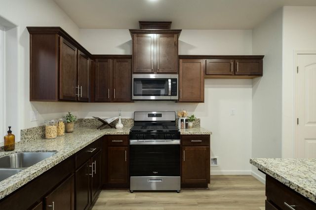 1476 Crimson Way, Dinuba, CA 93618