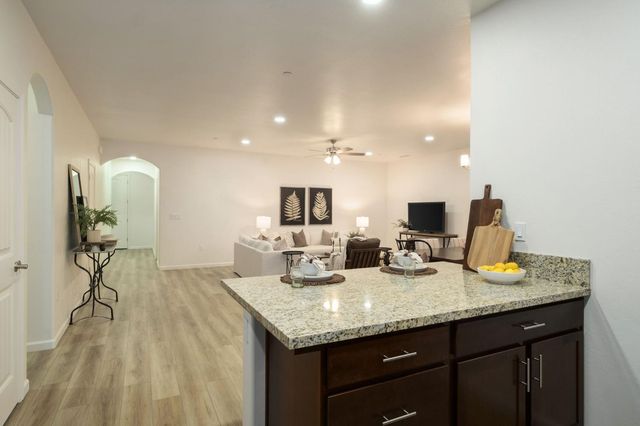 1476 Crimson Way, Dinuba, CA 93618