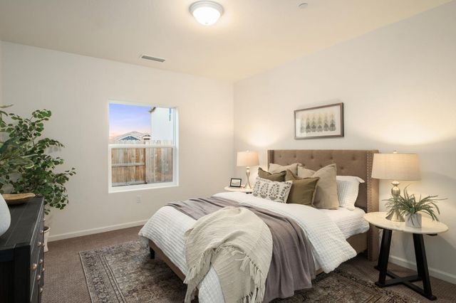 1476 Crimson Way, Dinuba, CA 93618