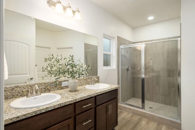 1476 Crimson Way, Dinuba, CA 93618