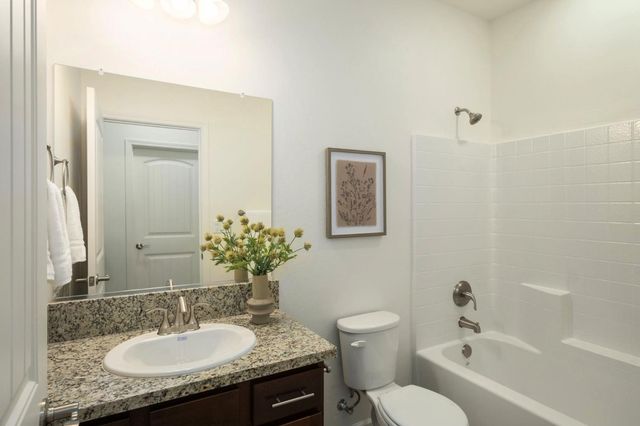 1476 Crimson Way, Dinuba, CA 93618