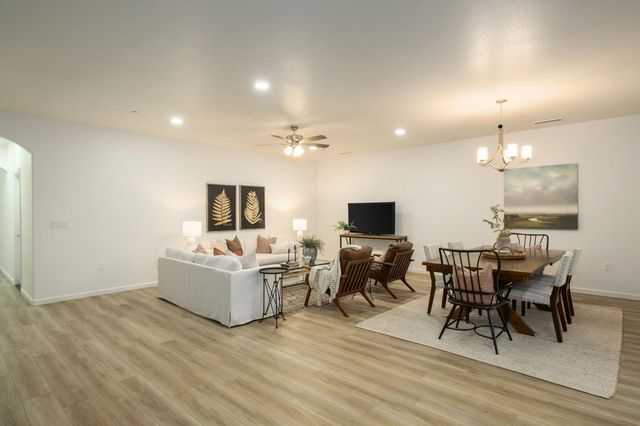 1476 Crimson Way, Dinuba, CA 93618