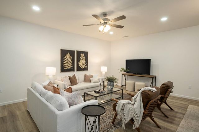 1476 Crimson Way, Dinuba, CA 93618