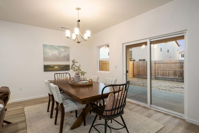 1476 Crimson Way, Dinuba, CA 93618