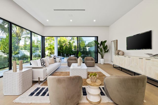 723 Lake Avenue N, Delray Beach, FL 33483