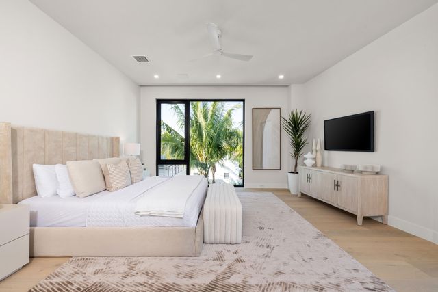 723 Lake Avenue N, Delray Beach, FL 33483