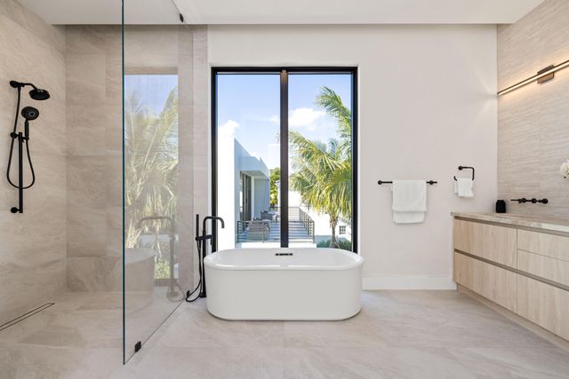 723 Lake Avenue N, Delray Beach, FL 33483