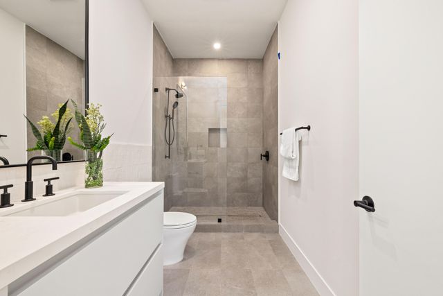 723 Lake Avenue N, Delray Beach, FL 33483