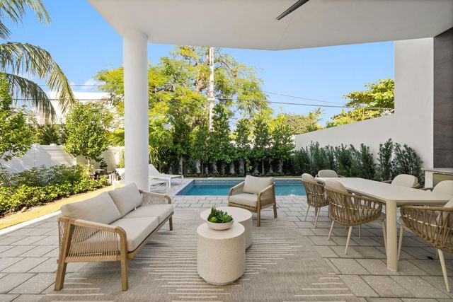 723 Lake Avenue N, Delray Beach, FL 33483