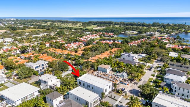 723 Lake Avenue N, Delray Beach, FL 33483