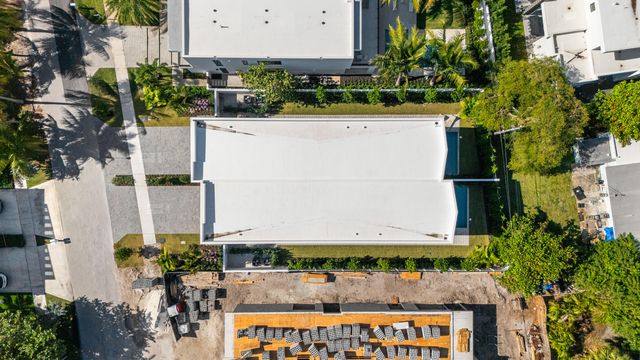 723 Lake Avenue N, Delray Beach, FL 33483