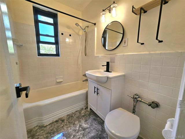 112-24 Northern Boulevard 3E, Corona, NY 11368