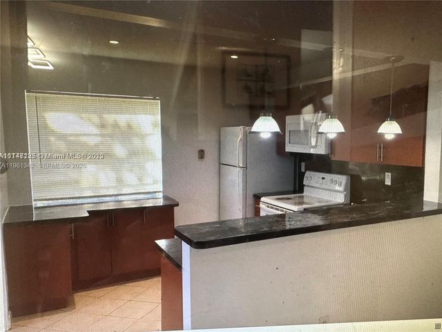 21343 NE 8th Ct 3, Miami, FL 33179