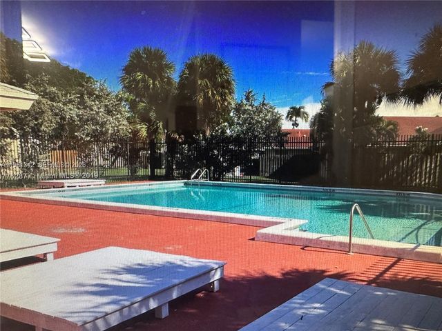 21343 NE 8th Ct 3, Miami, FL 33179