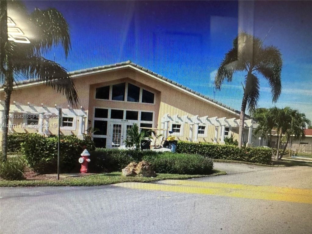 21343 NE 8th Ct 3, Miami, FL 33179