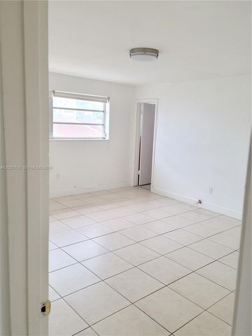 11960 NE 19th Dr 16, North Miami, FL 33181