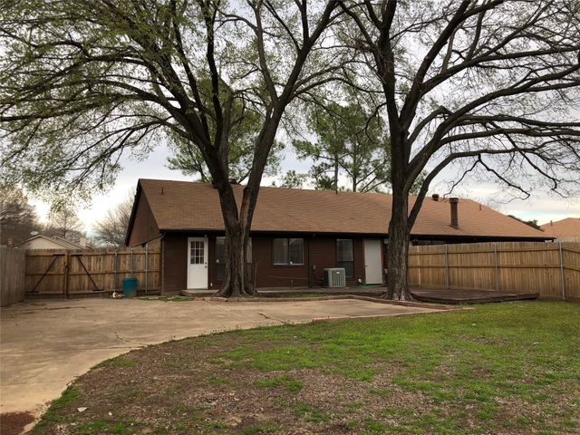 208 E Denton Drive, Euless, TX 76039
