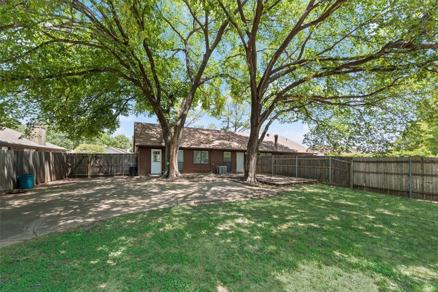 208 E Denton Drive, Euless, TX 76039