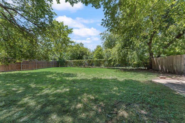 208 E Denton Drive, Euless, TX 76039