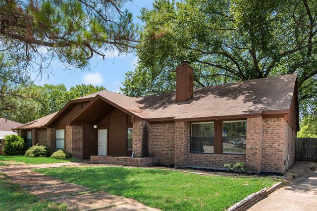 208 E Denton Drive, Euless, TX 76039