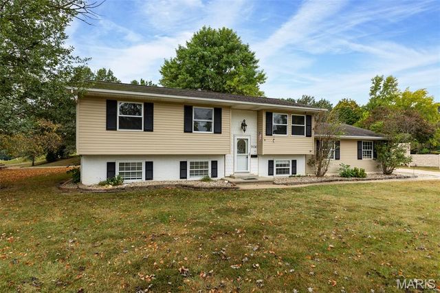 904 W Miller Drive, Staunton, IL 62088