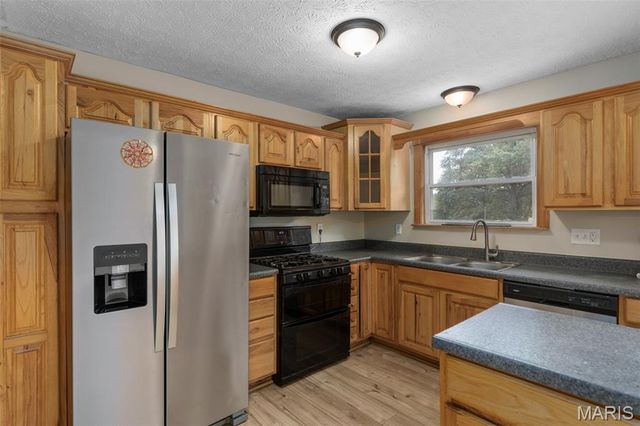 904 W Miller Drive, Staunton, IL 62088