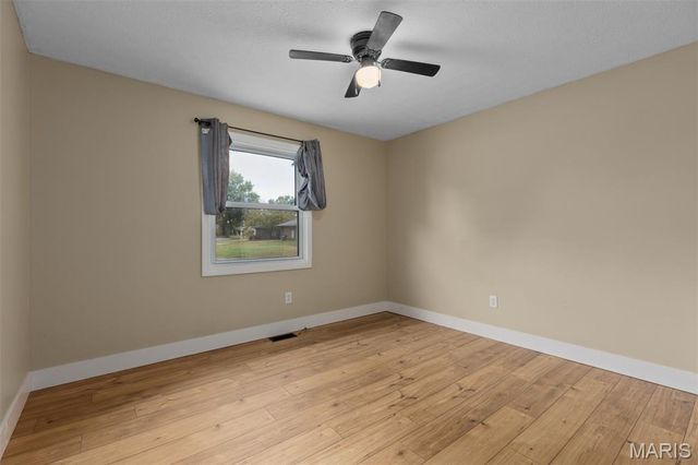 904 W Miller Drive, Staunton, IL 62088