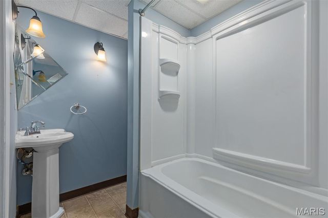 904 W Miller Drive, Staunton, IL 62088