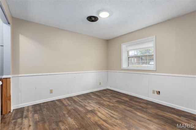 904 W Miller Drive, Staunton, IL 62088