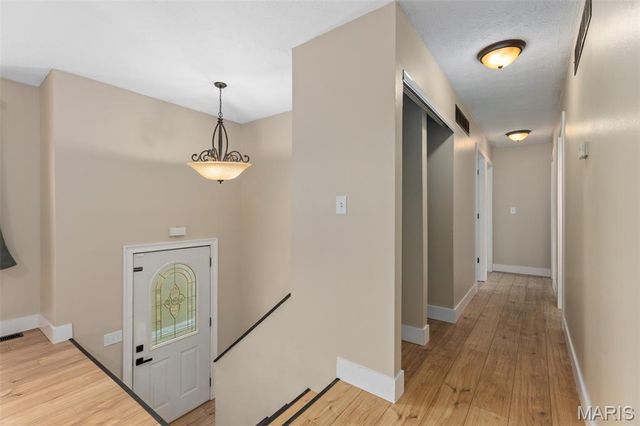 904 W Miller Drive, Staunton, IL 62088