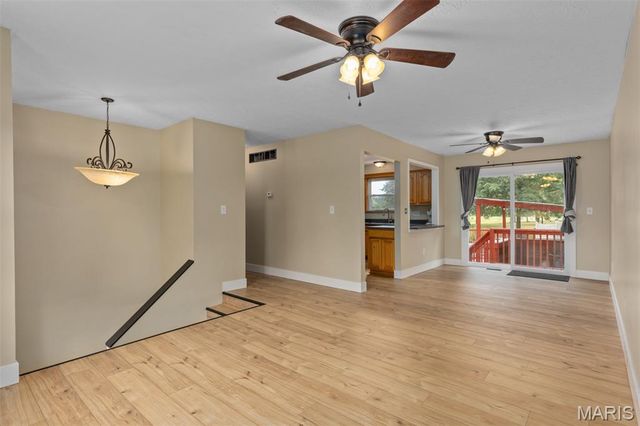 904 W Miller Drive, Staunton, IL 62088