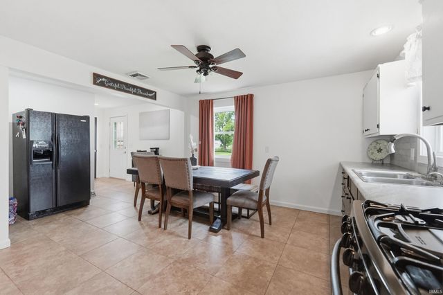 11405 Edgewater Avenue, Hoagland, IN 46745