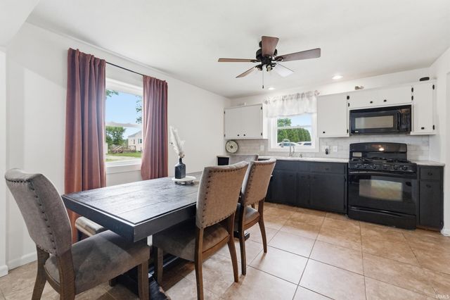 11405 Edgewater Avenue, Hoagland, IN 46745