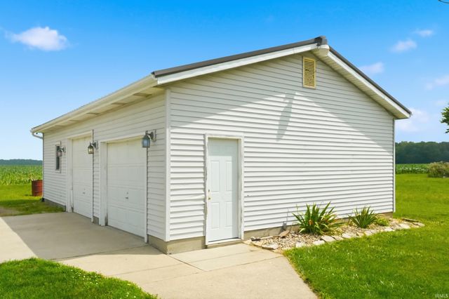 11405 Edgewater Avenue, Hoagland, IN 46745