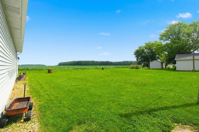 11405 Edgewater Avenue, Hoagland, IN 46745