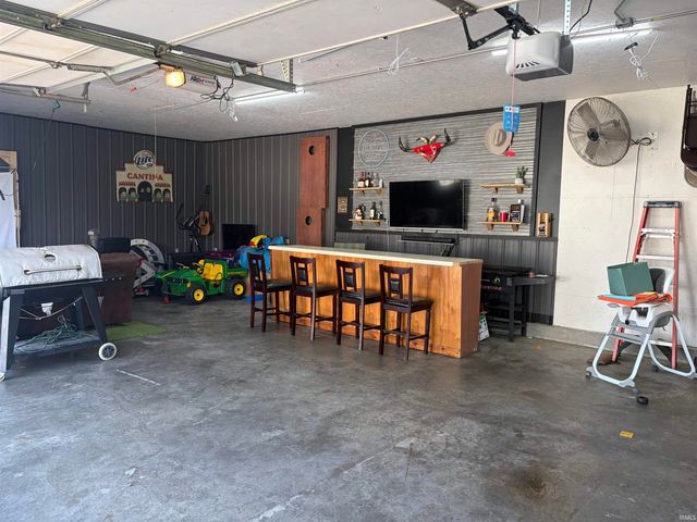 11405 Edgewater Avenue, Hoagland, IN 46745