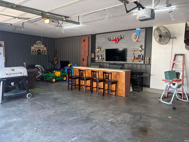11405 Edgewater Avenue, Hoagland, IN 46745