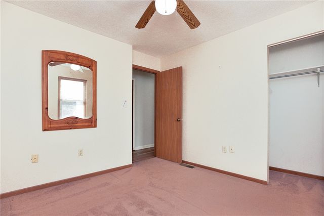 547 Cresthaven Dr, Plum Boro, PA 15239